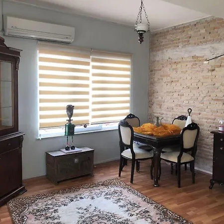 Tarihi Kaleici Muethis Lokasyon 2+1 Uygun Fiyat Apartment