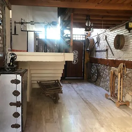 Tarihi Kaleici Muethis Lokasyon 2+1 Uygun Fiyat Apartment *