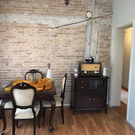 Tarihi Kaleici Muethis Lokasyon 2+1 Uygun Fiyat Apartment *